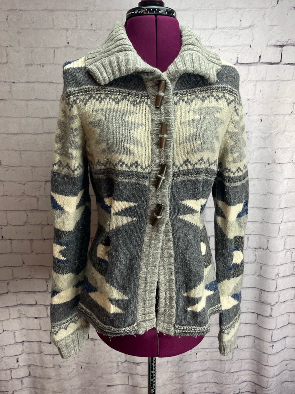 Eddie Bauer size medium lambs wool cashmere blend cardigan